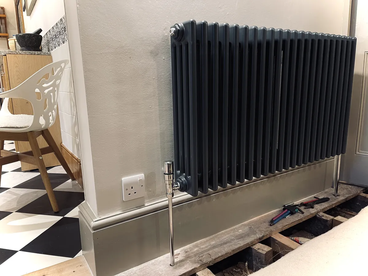Anthracite column radiator fitted in an Exeter living room